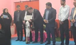 شور و نشاط کودکان در میدان ورزش؛ برگزاری مسابقات ورزشی به مناسبت هفته دولت و گرامیداشت شهدای میناب در سوسنگرد